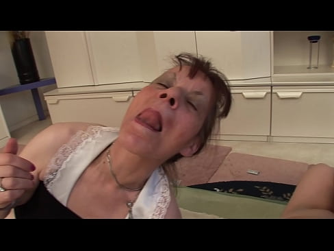 ❤️ Dve babici in en dedek imajo seks v troje Fucking video na porno sl.porn-mate.ru ﹏
